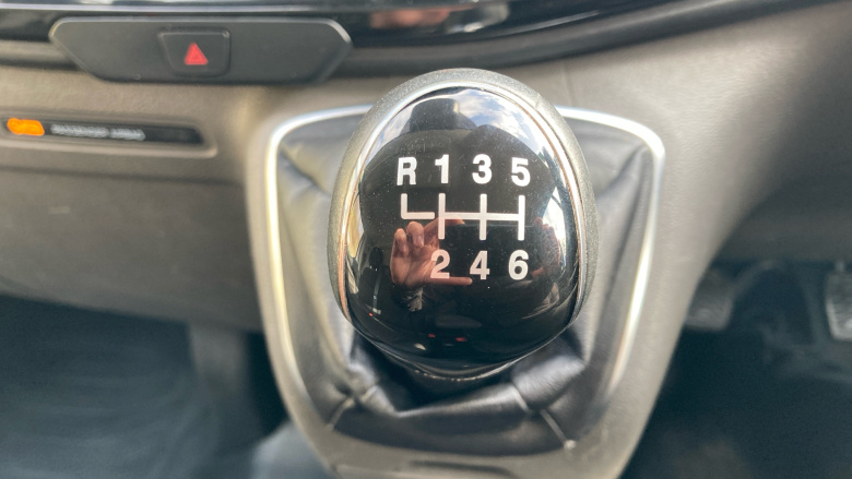 Ford Transit Custom 300 L2 Diesel Fwd 2.0 EcoBlue 130ps Low Roof Limited Van